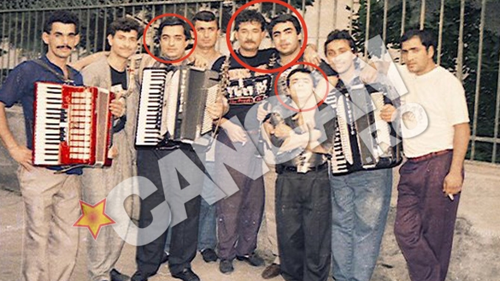 VIDEO  Evolutia manelistilor! Imagini de colectie cu Adrian Minune si Dan Bursuc, inainte de a intoarce banii cu lopata, pe cand purtau pantaloni bufanti din "piersica" si pantofi cu ciucurel!
