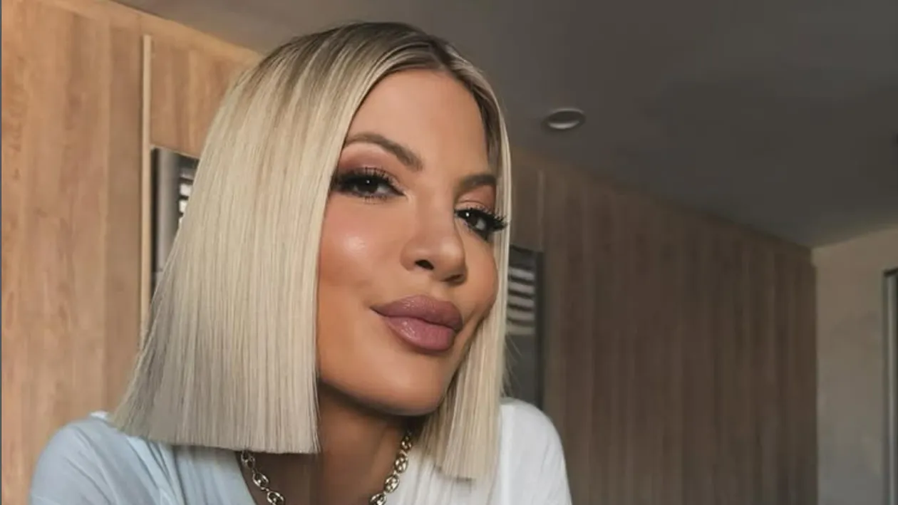 Tori Spelling a fost implicată într-un accident rutier! Actrița se afla în mașină alături de copiii ei