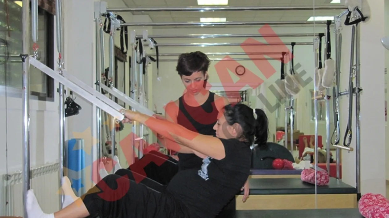 Analia Selis face exercitii ca sa nasca mai usor