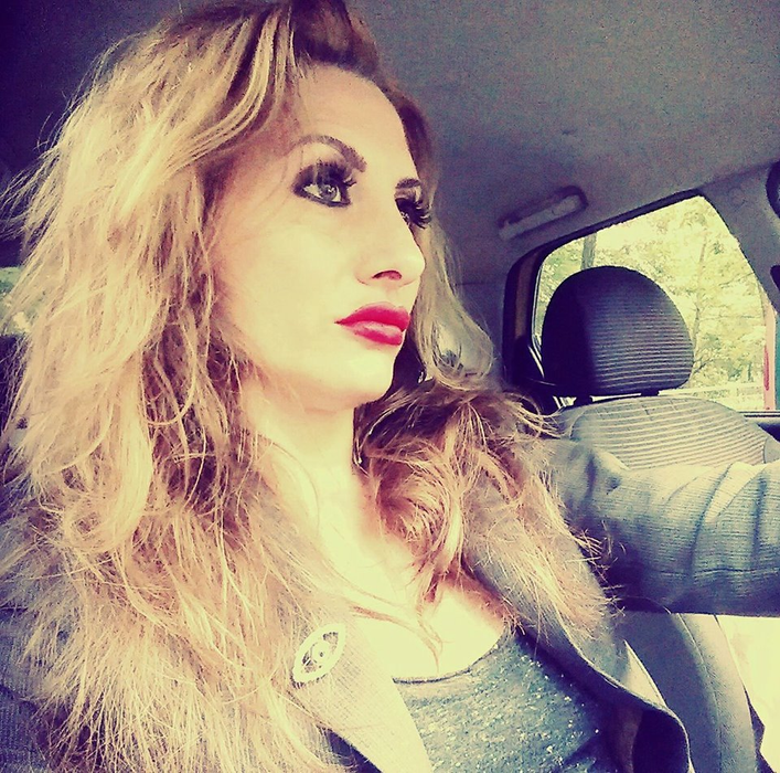 Sexy-şoferiţa Mariana Ilie