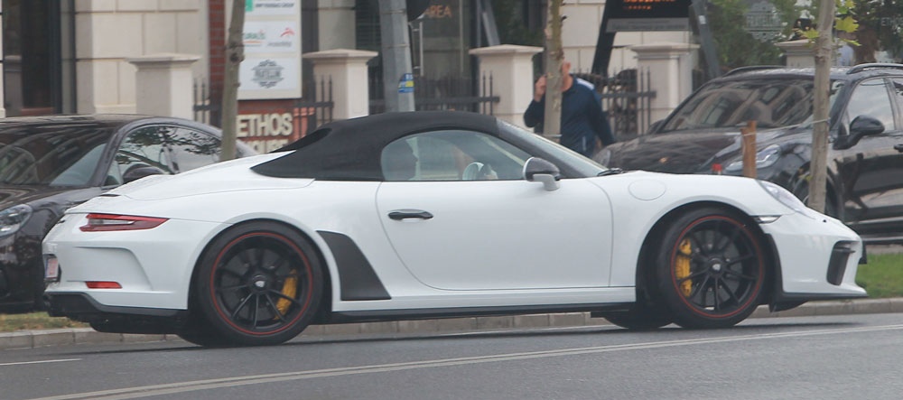 Lucian Azoiței a răvășit Capitala cu ultimul model de Porsche Speedster