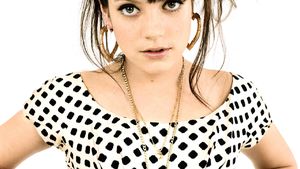 A venit şi rândul ei la fericire! Cântăreaţa Lily Allen a născut o fetiţă complet sănătoasă, noapte trecută!