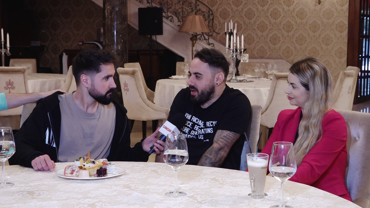 Emi Popescu: "Mădălina a avut cu Eliza o conexiune de la început, ea nefiind cu noi în Asia și neștiind ce ne-am hârjonit noi pe-acolo. Și eu când am auzit că trebuie să-i pup mâna lui Natanticu am zis «ce am făcut greșit în viață?!»" (Foto: captură video)