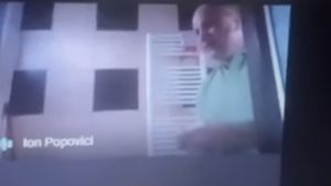 Gafa imensă făcută de un profesor universitar! În timpul unui curs online a mers la toaleta fără să își dea seama ca este văzut de toată lumea