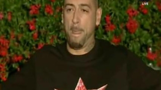 VIDEO CRBL s-a suparat pe cei care l-au criticat pe Facebook: "Eu cum pot sa ma apar? Decat facand versuri!" Vezi cum a improvizat pe scena RMA