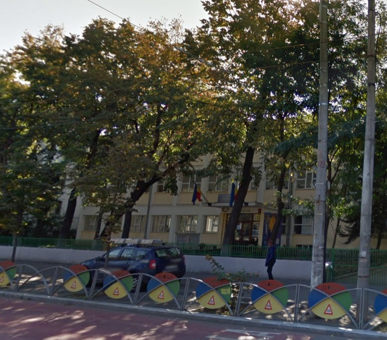 Școala 150 din București, unde a fost prinsă directoarea în flagrant