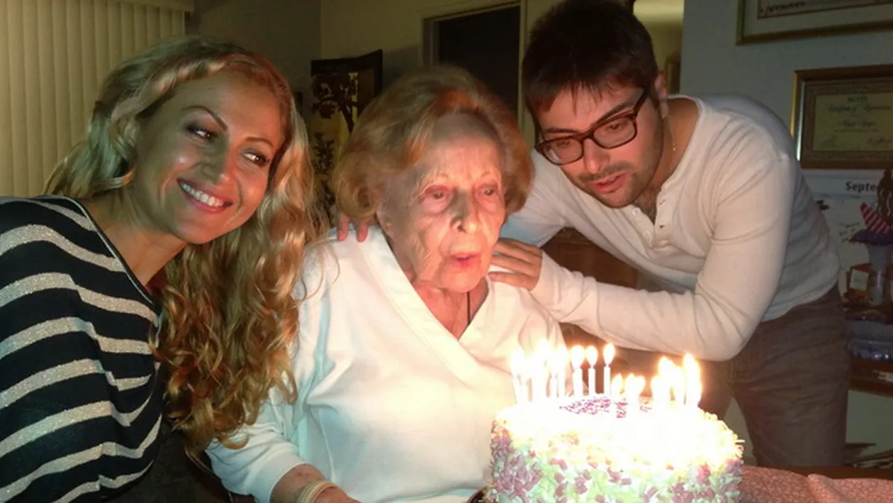 Ferentz s-a imprietenit cu o supravietuitoare a Holocaustului. Este minunata si imi aduce aminte de bunica mea Uite-le impreuna!