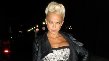 Alaturi de cine s-a fotografiat Anda Adam in aceasta seara! Reactia fanilor: Esti o super femeie, nu ai nevoie de...