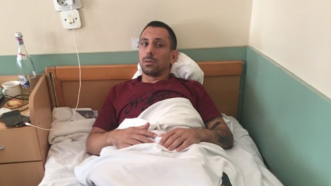Tânăr din Craiova, băgat în spital de doi poliţişti, după ce i-a înjurat. "M-au lovit cu un scaun metalic peste tot. Pe spate, în cap..."
