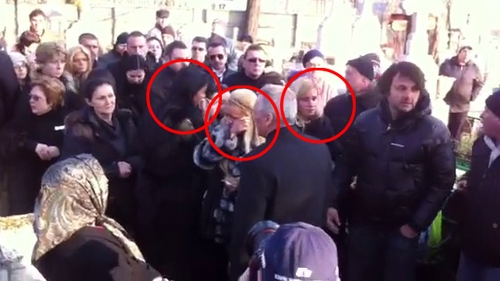 Printesa de la Abracadabra a fost inmormantata! Peste 100 de prieteni si rude au condus-o cu aplauze pe ultimul drum
