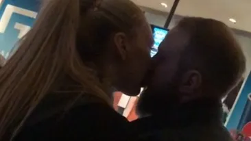 Au îngropat securea războiului din familie şi... Andrei Tinu & soţia, sărutări criminale în public!