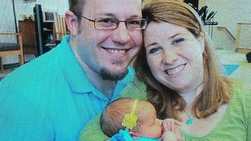 Au tras o sperietura sora cu moartea! Ce au putut sa vada pe monitorul de supraveghere al fetitei lor in timp ce micuta dormea