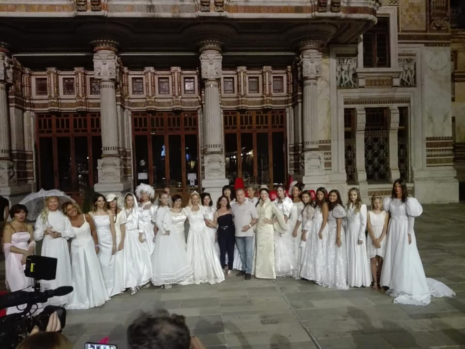 O româncă, în Calendarul 2019 al celor mai Sexy Bunici din Italia. Cum arată Cătălina Mioara Georgescu în costumul de baie