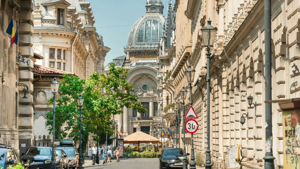 Un bloc din București scos la vânzare. Cât te costă dacă vrei întreg imobilul