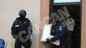 Descindere a mascatilor la o fabrica clandestina de tigari. Captura: 500.000 de pachete!