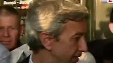 Dan Diaconescu a scos banii din banca - A aparut cu 7 saci plini cu euro in fata jurnalistilor