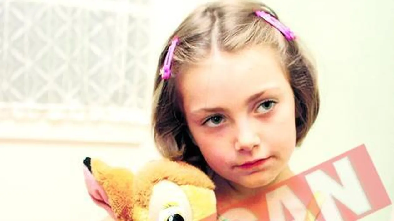 Fetita lasata orfana de Sgueglia incepe scoala