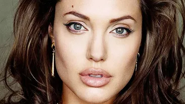 Vestea groaznică pe care a primit-o Angelina Jolie! Şi-ar fi îndepărtat ovarele chirurgical