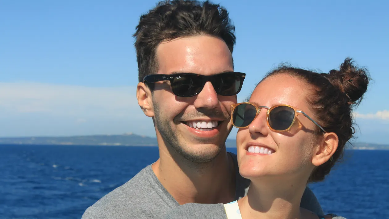 Dee Dee de la ”Insula iubirii”, întâlnire surpriză cu părinţii în Thailanda! Cum au reacţionat când au văzut ce le ascundea fiica lor