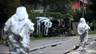 O cisterna plina cu deseuri toxice s-a rasturnat pe o sosea din judetul Hunedoara