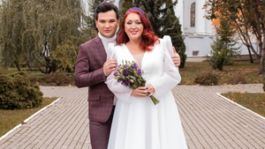 Caz controversat în showbiz! O cântăreață s-a măritat cu fiul ei, cu 31 de ani mai tânăr