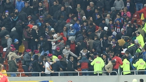 Stelistii au batut doar in tribuna! Fanii s-au luat la pumni intre ei de la nimic