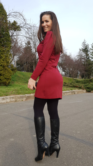Atenție, bărbați! Cântăreața de muzică populară s-a despărțit de iubit: ”Gospodină, frumoasă, sexy, fac de toate, sunt singură!”