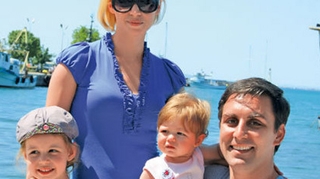 Andreea Liptak si sotul ei, Razvan Spiridon, scot bani frumosi din afacerile cu produse cosmetice. Se lauda ca au profit de 8.000-10.000 de euro pe luna!