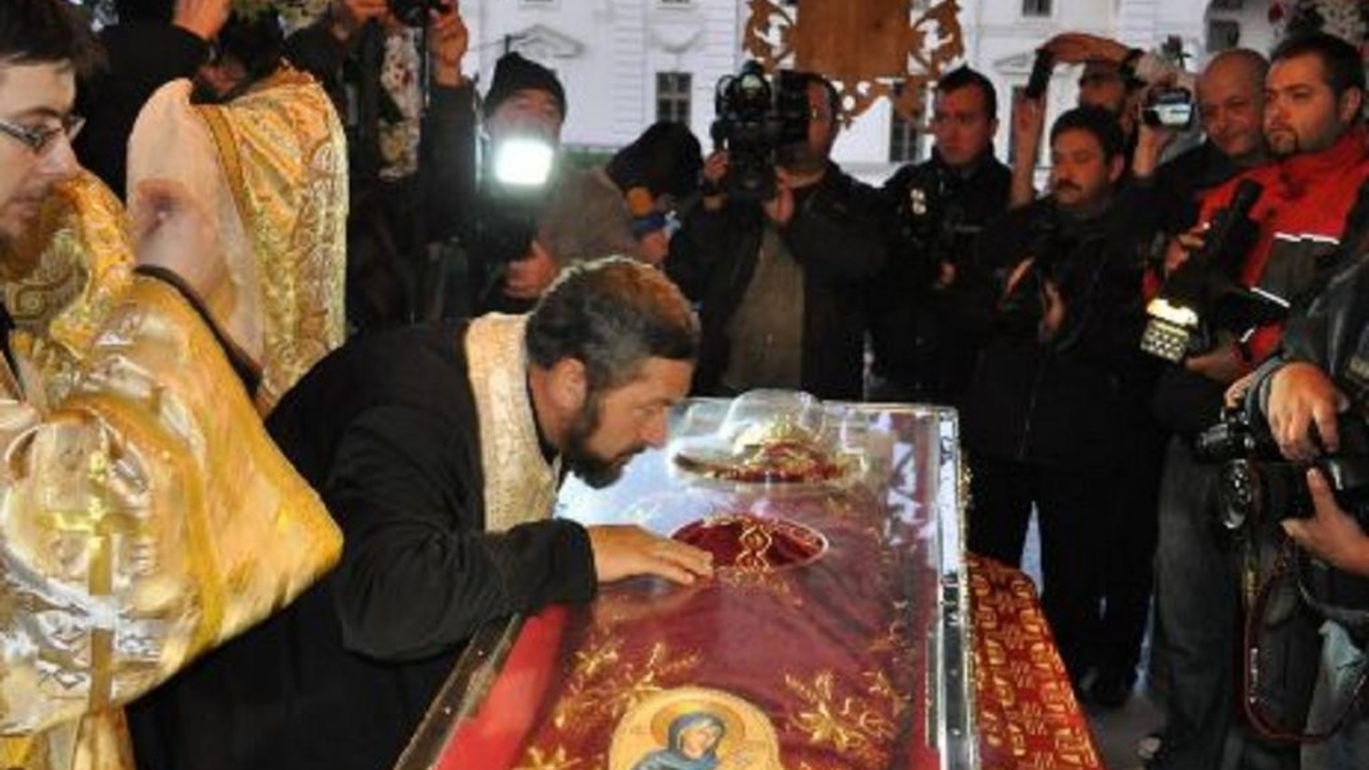 Ce s-a întâmplat în viața unei tinere, după ce a fost părăsită de bărbatul iubit. S-a rugat la Sfânta Parascheva și a primit în viață o minune