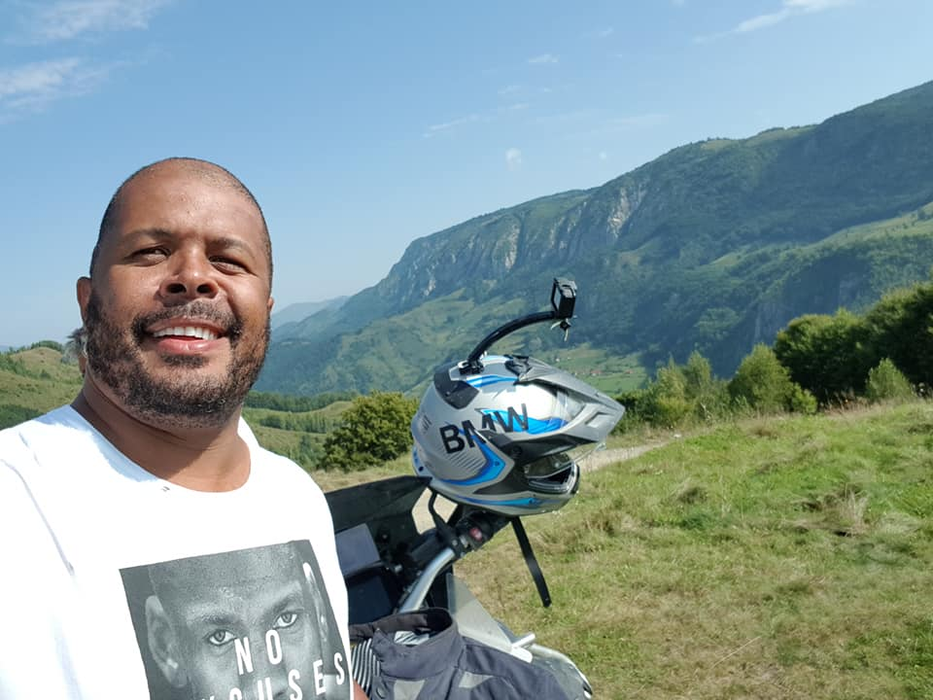 Cabral, revoltat pe rețelele de socializare! Ce mesaj a postat: “Mai scapă omul de alcool și de droguri“