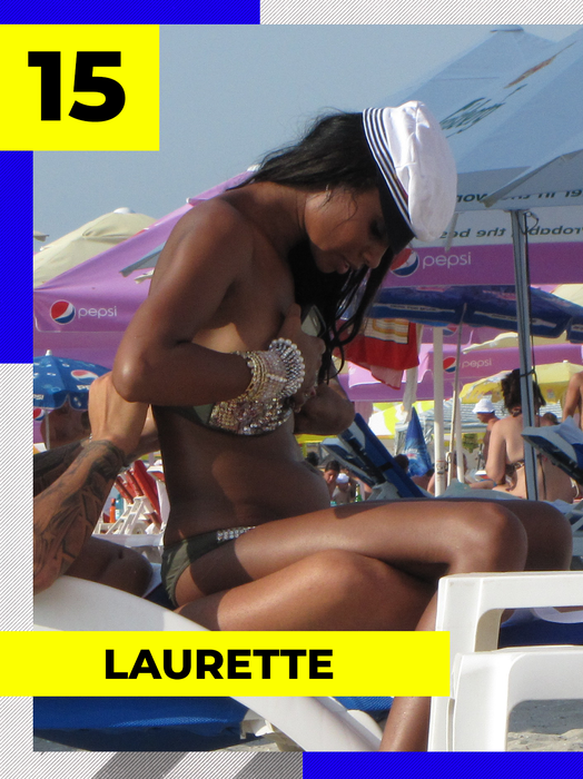 Parada bombelor sexy fără sutien. Divele din România și-au dezgolit nurii pentru bronzul perfect, sub privirile pofticioase ale bărbaților de pe plajă!