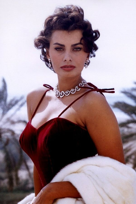 Ce trucuri banale folosește Sophia Loren pentru a-și menține frumușețea. La aproape 90 de ani, actrița a găsit elixirul tinereții