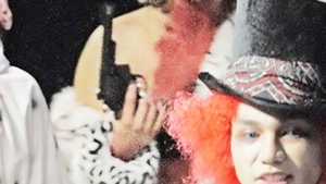 Lady Gaga, costumata in Cruella de Vil, de Halloween