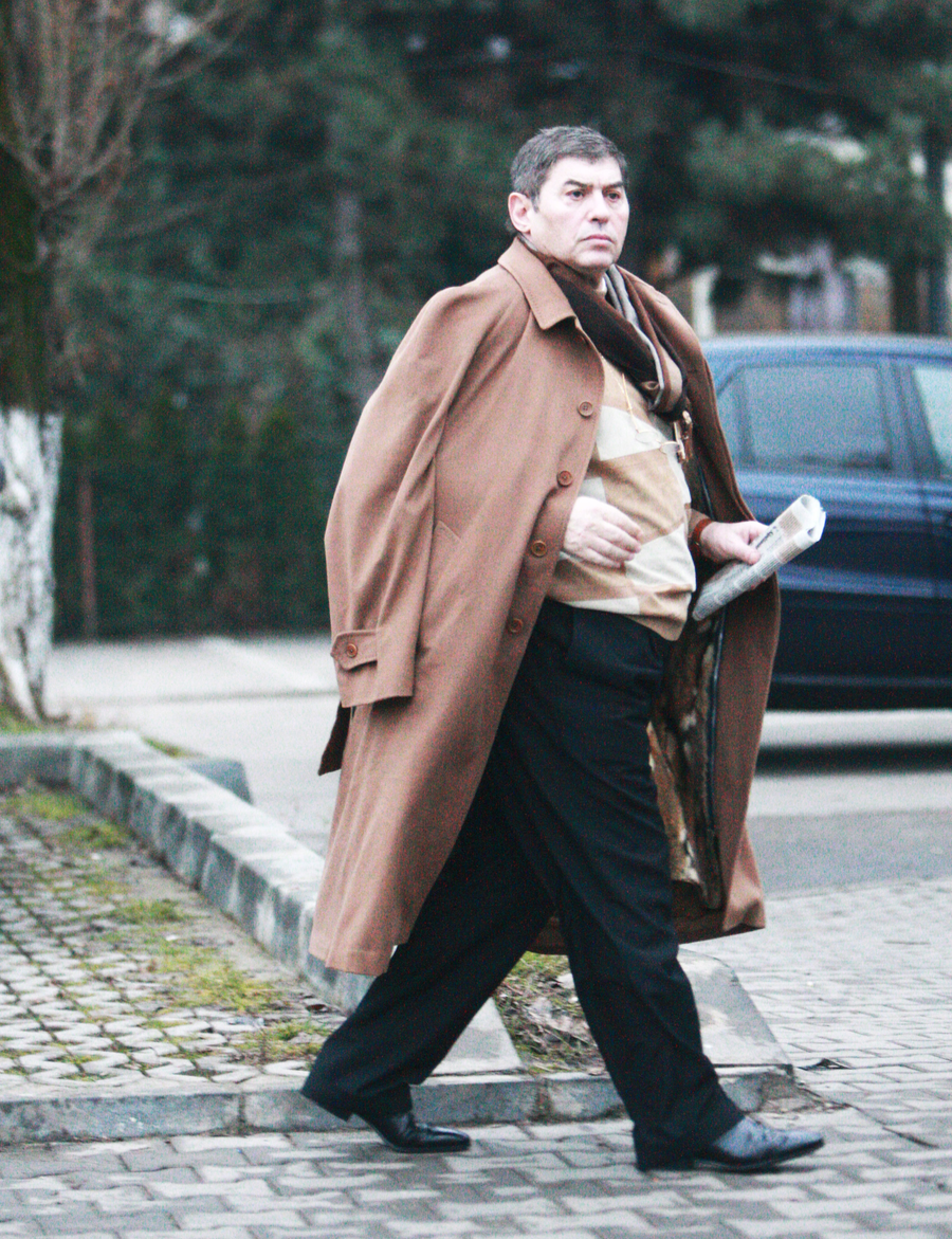 Mihail Vlasov împrumuta sume fabuloase de la cămătari