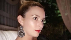 DIANA DUMITRESCU s-a pozat în aşternuturi şi a "scăpat" imaginea pe internet! Cum arată actriţa