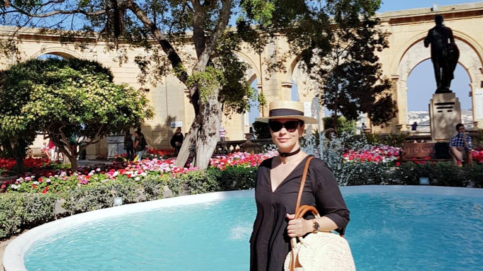 A primit Andreea Marin inelul de logodnă?! Aflată în vacanță, în Malta, vedeta a postat o fotografie care ridică semne de întrebare