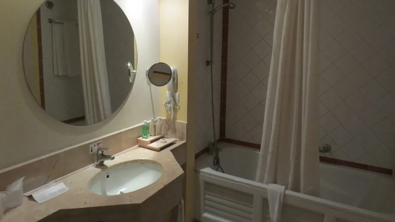 Trucul pe care nu-l știai! Ingredientele ieftine care te ajută să nu ți se mai aburească oglinda, atunci când faci duș