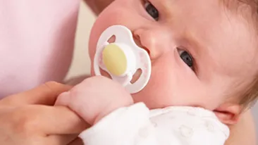 VIDEO Asistenta monstru! I-a lipit cu leucoplast gura unui bebelus pentru ca urla ca un nebun