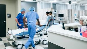 Au venit cu fetițele la doctor, dar au trăit șocul vieții! Doi părinți din Târgu Mureș, declarații dureroase despre condițiile din spital: „Preșurile din mașina mea erau mai curate”