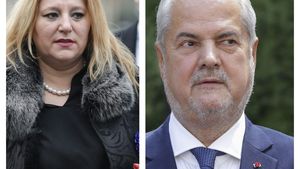 Declarații uluitoare ale lui Adrian Năstase despre senatoarea Diana Șoșoacă: „Într-o zi o să sune la 112 și...”