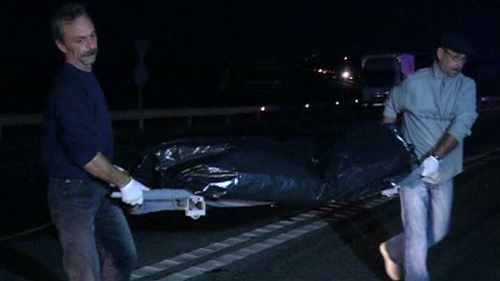 Accident extrem de grav la Craiova! Doi tineri au fost loviţi mortal de maşina unui om de afaceri! Şoferul a fugit!