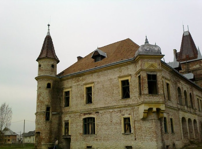 Castelul Teleki de la Pribilești ascunde o mulțime de legende