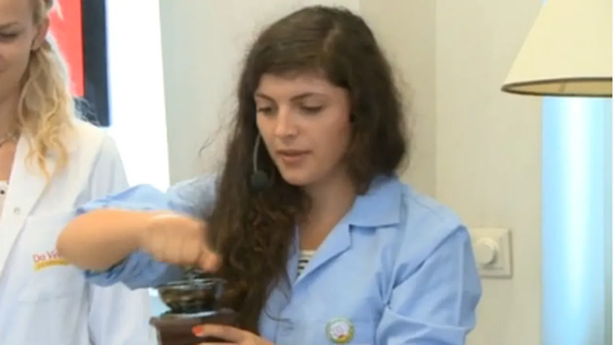 Cum se transforma cafeaua naturala macinata in cafea instant. Experimentul prin care s-a demonstrat ca nessul este sanatos