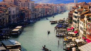 Restricții noi pentru românii care vor să meargă în Italia. Regulile care vor intra in vigoare de luni