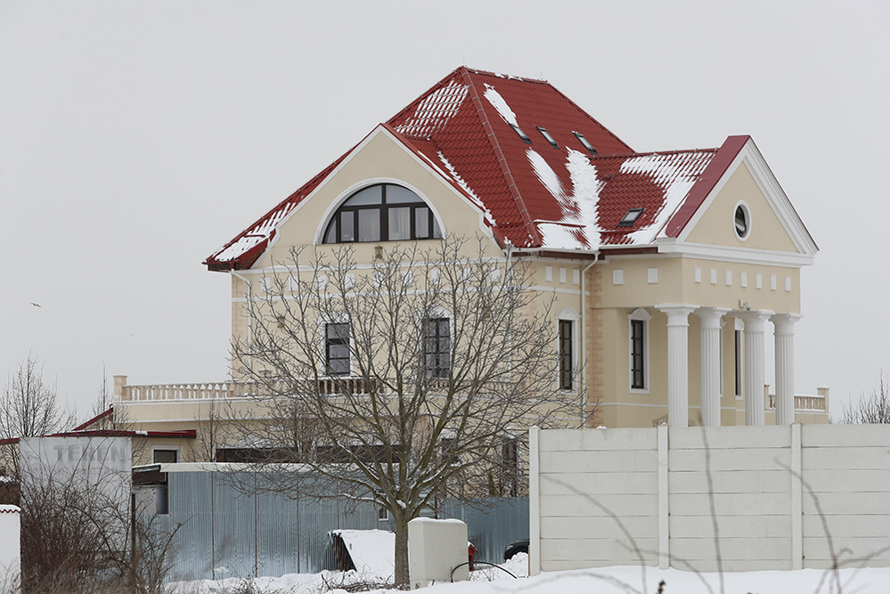 Palatul impresionant  al "Șeicului" irakian, aflat ]n zona de nord a Capitalei