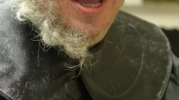 Din cerşetor a ajuns prinţ! Transformarea uluitoare a unui bărbat care a devenit vedetă după o viaţă petrecută pe străzi