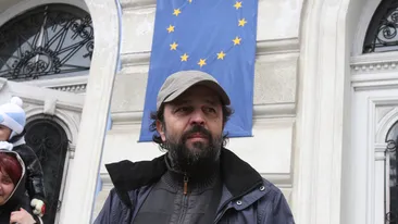 Cum a ajuns Gyuri Pascu sa bea bere cu baietii dupa divort si atacul cerebral! Pune mana pe halba de bere, o ridica si...