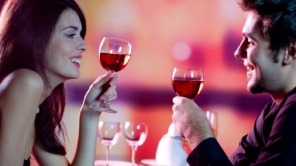 Vreţi să aveţi parte de o seara incendiară? Iată o listă cu cele mai frumoase 10 cântece de Valentine's Day!