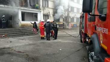 Incendiu devastator într-un bloc din Slatina! O femeie a murit şi 5 persoane au fost rănite