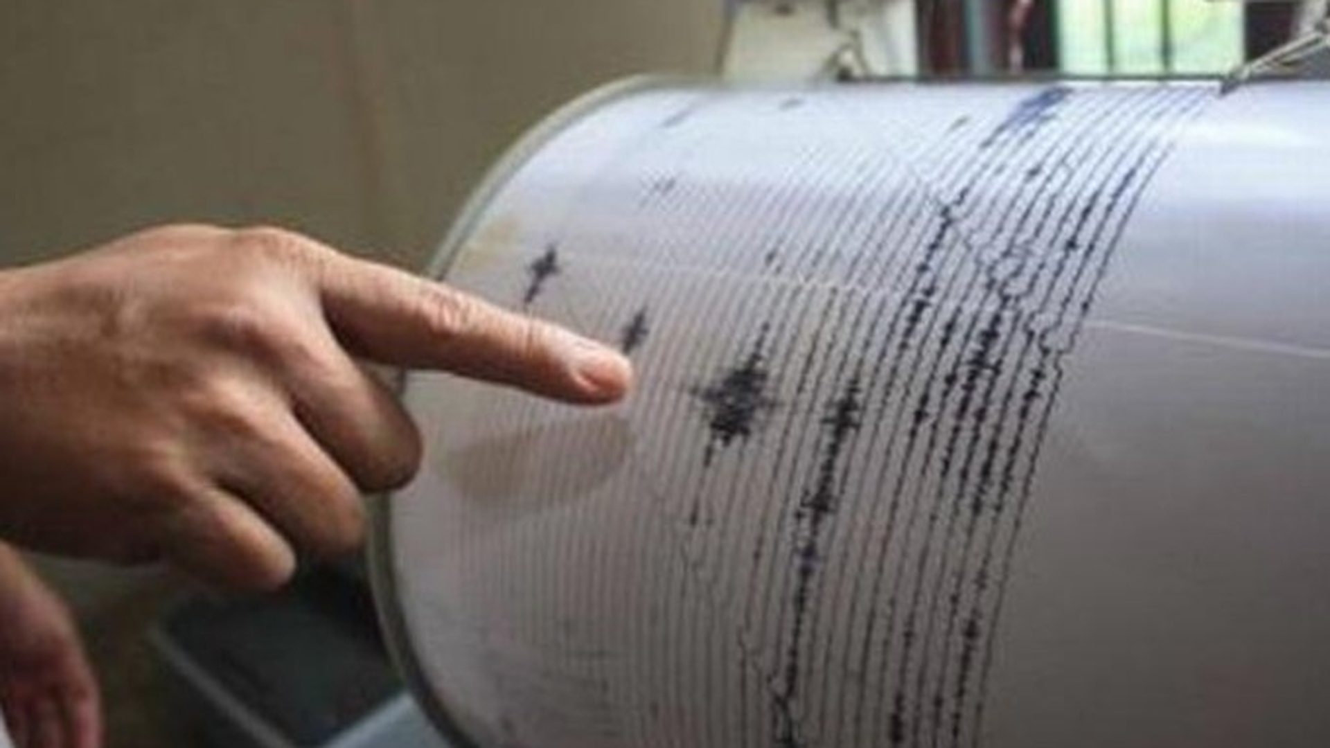 Pământul s-a mişcat din nou! Un cutremur de aproape 4 grade s-a produs aseară în Vrancea. L-ai simţit?